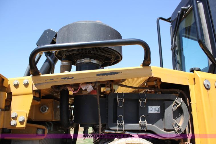 image for item I1749 2011 Caterpillar D6T XL dozer