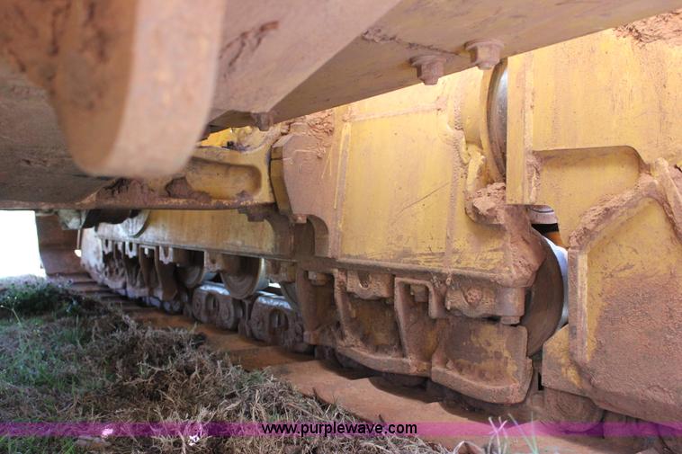 image for item I1749 2011 Caterpillar D6T XL dozer