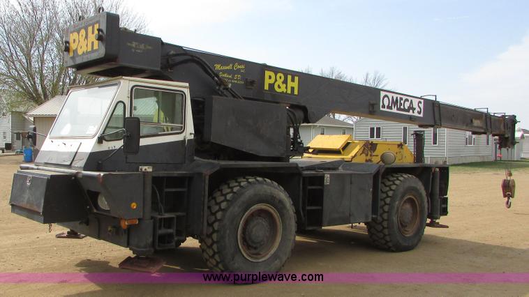 image for item I6516 1983 P & H Omega S crane