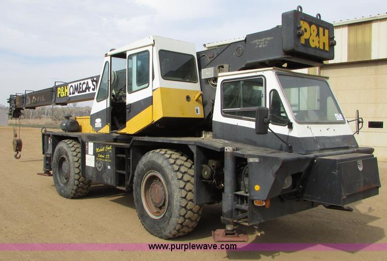 image for item I6516 1983 P & H Omega S crane