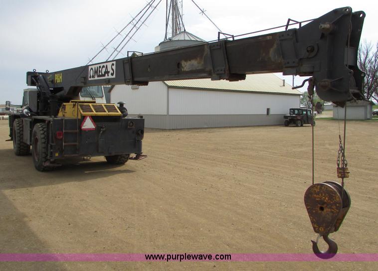 image for item I6516 1983 P & H Omega S crane