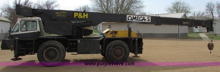 image for item I6516 1983 P & H Omega S crane
