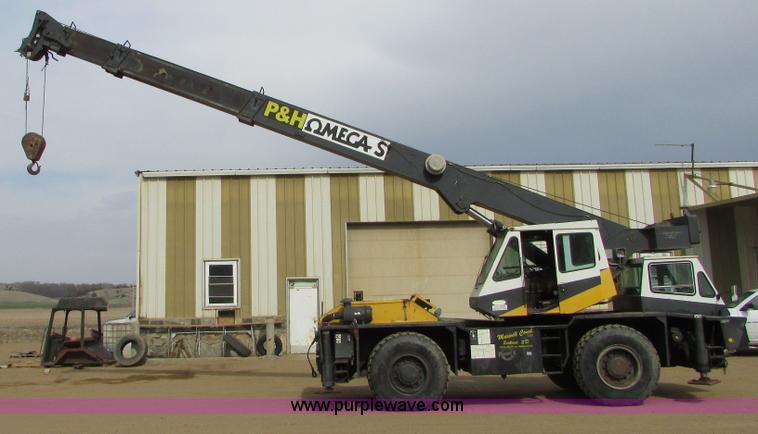 image for item I6516 1983 P & H Omega S crane