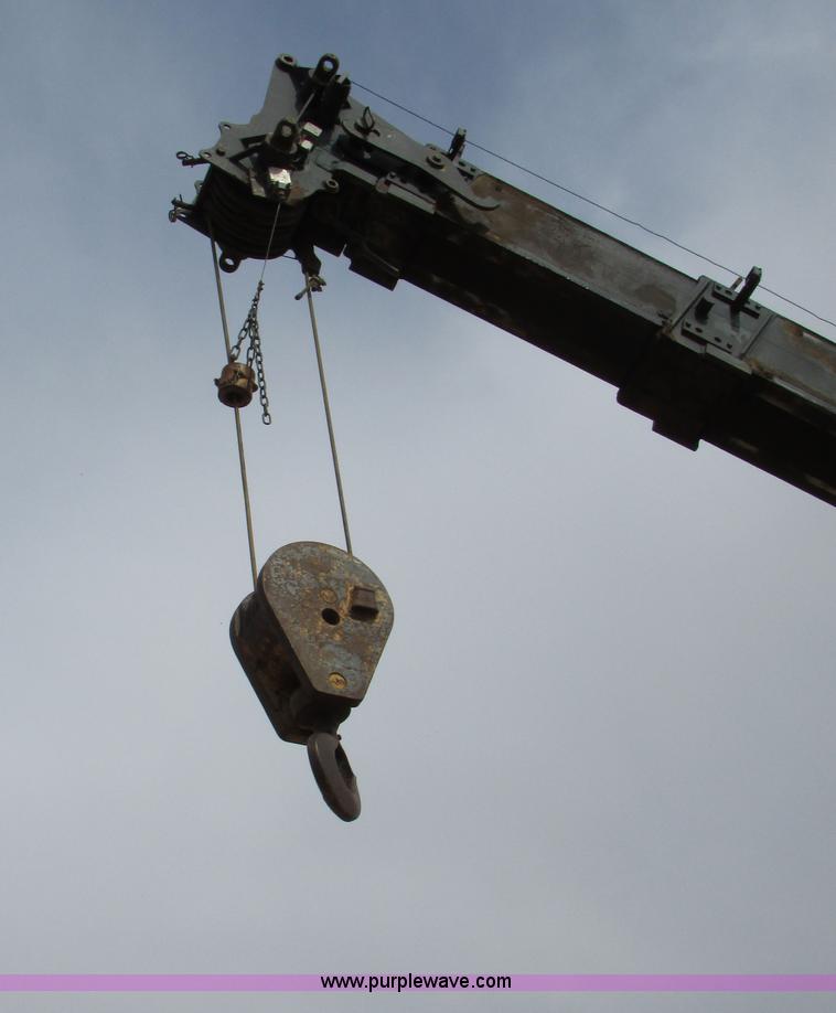 image for item I6516 1983 P & H Omega S crane