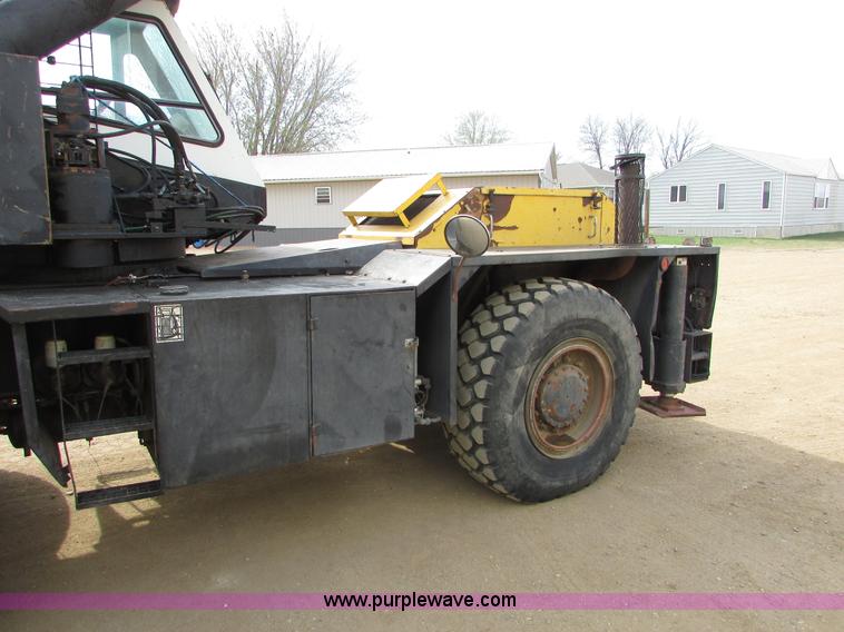 image for item I6516 1983 P & H Omega S crane