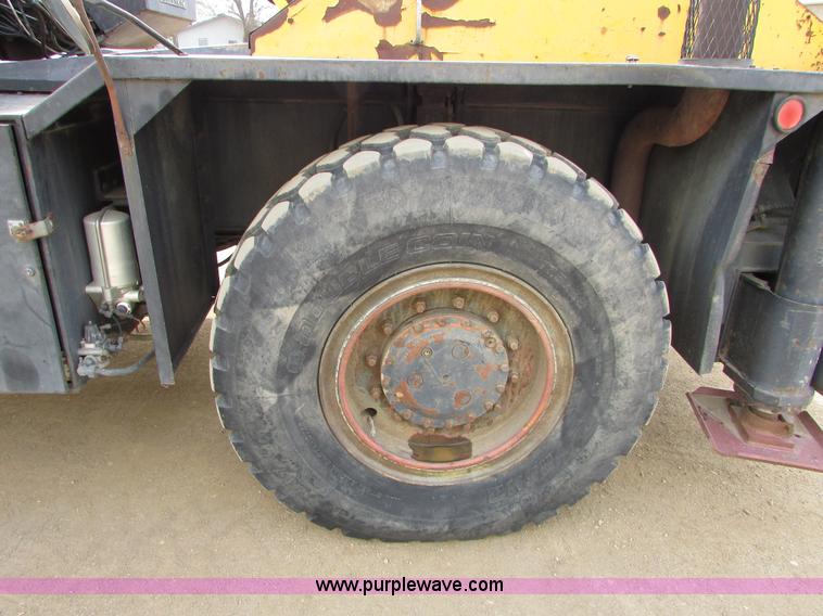 image for item I6516 1983 P & H Omega S crane