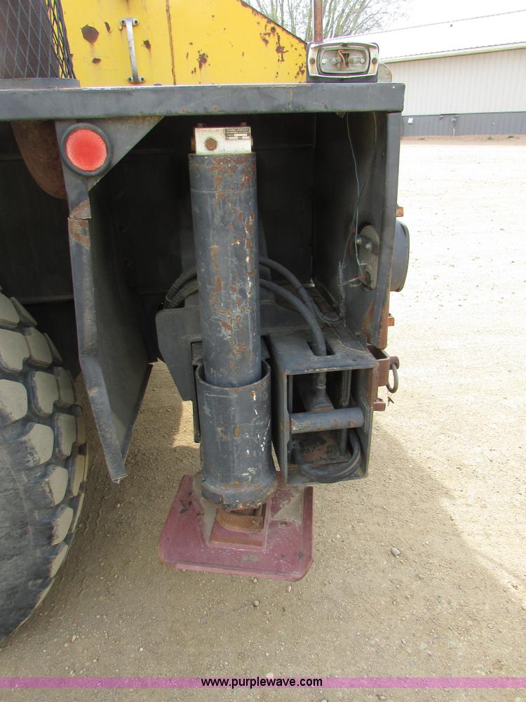 image for item I6516 1983 P & H Omega S crane