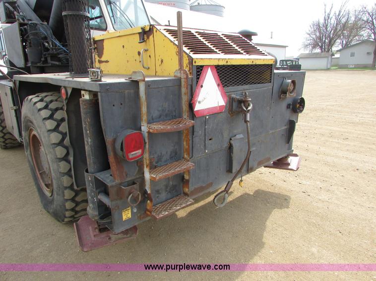 image for item I6516 1983 P & H Omega S crane