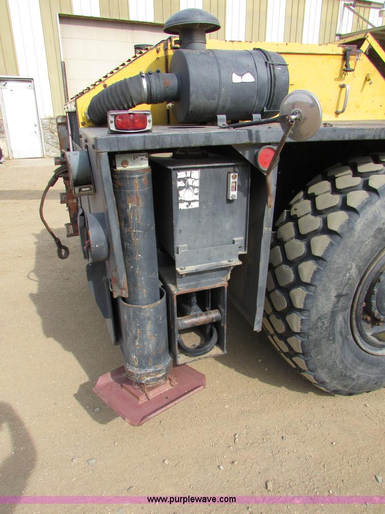 image for item I6516 1983 P & H Omega S crane