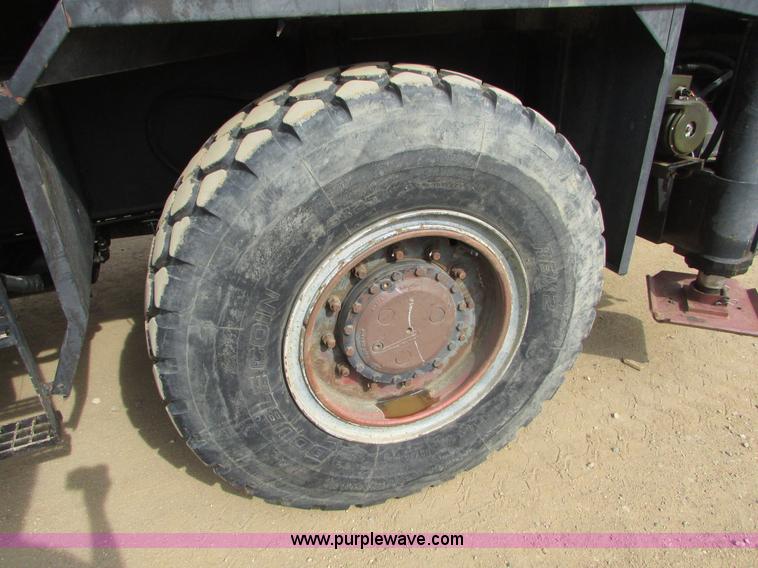 image for item I6516 1983 P & H Omega S crane