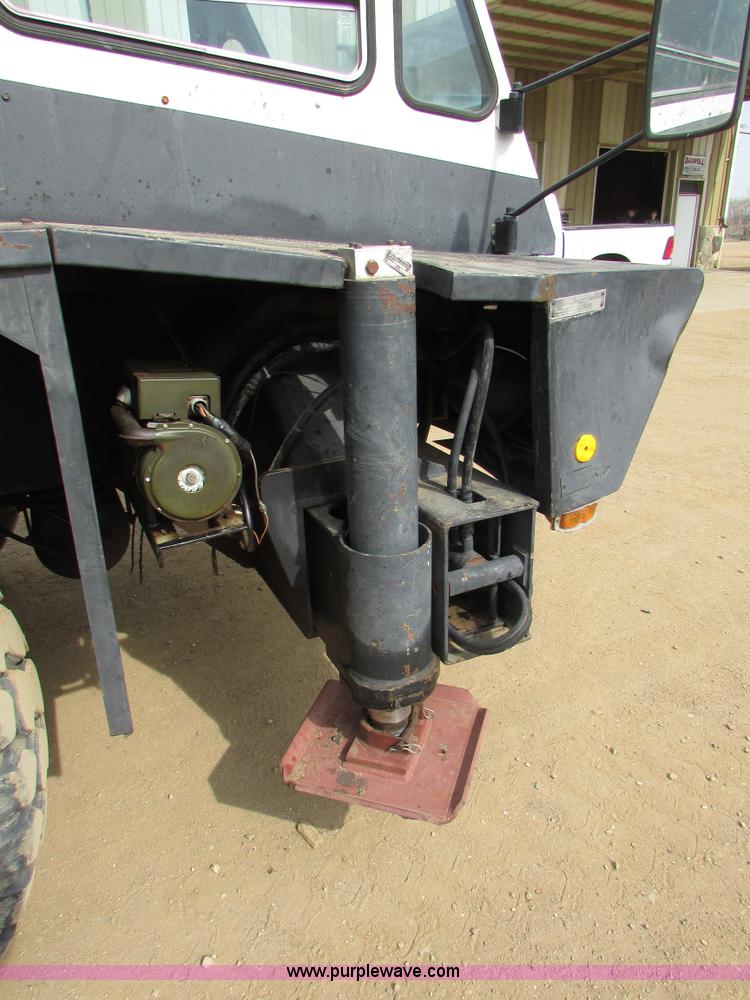 image for item I6516 1983 P & H Omega S crane