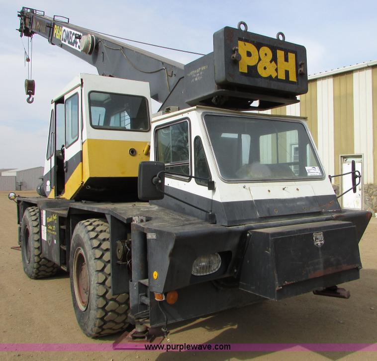 image for item I6516 1983 P & H Omega S crane