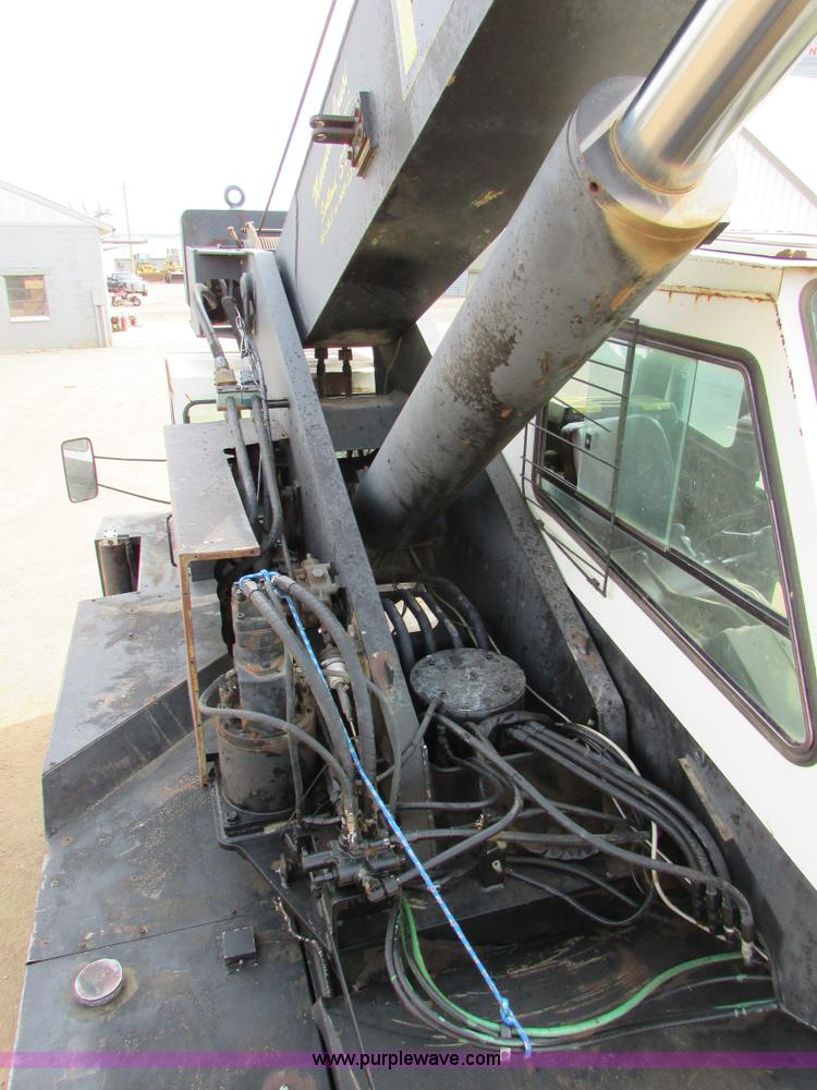 image for item I6516 1983 P & H Omega S crane