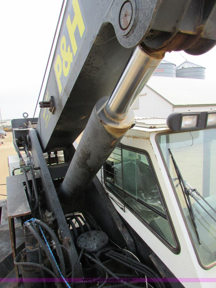 image for item I6516 1983 P & H Omega S crane
