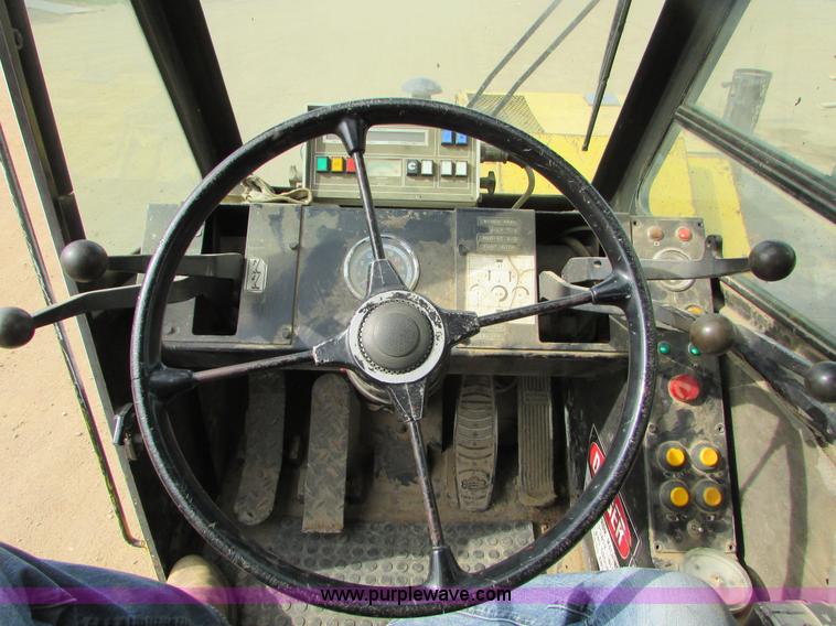 image for item I6516 1983 P & H Omega S crane