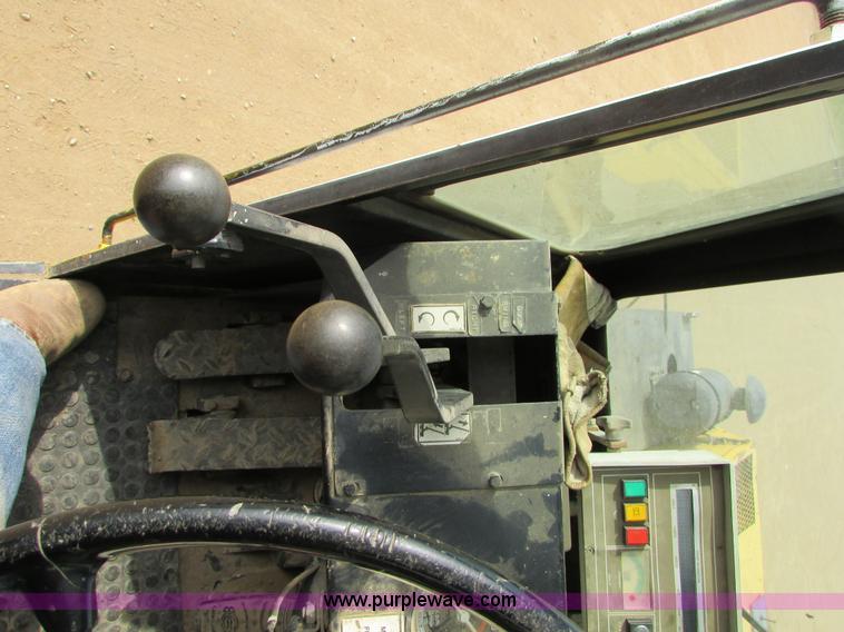 image for item I6516 1983 P & H Omega S crane