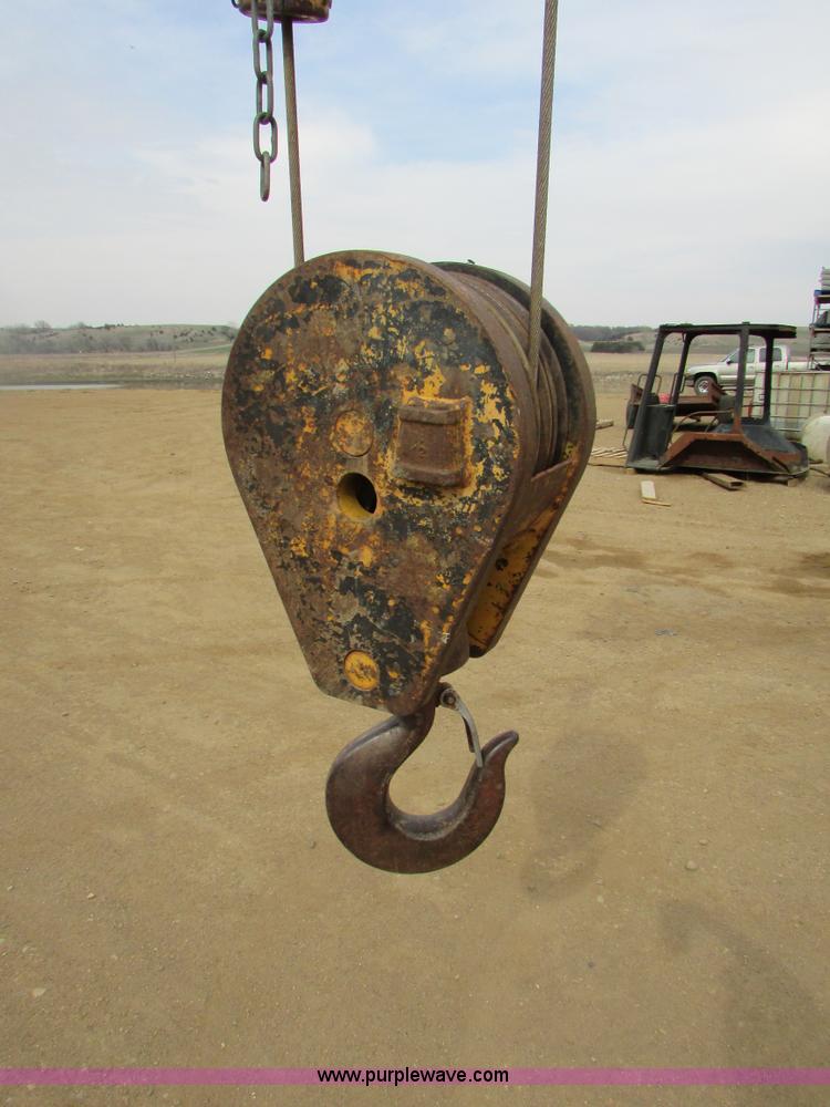 image for item I6516 1983 P & H Omega S crane