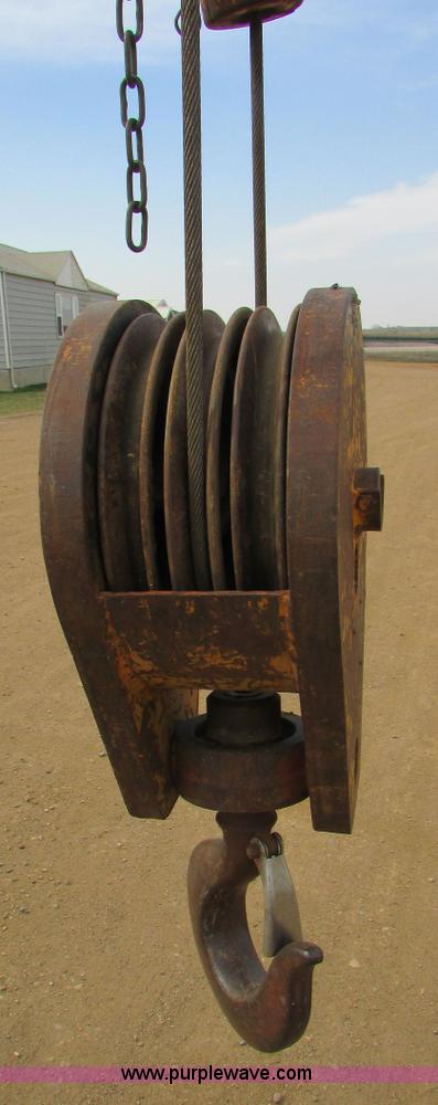 image for item I6516 1983 P & H Omega S crane