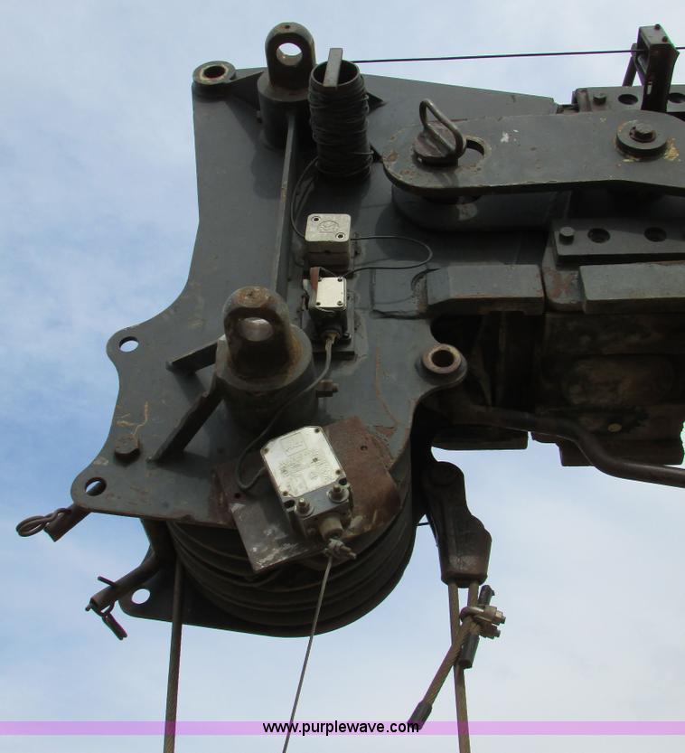 image for item I6516 1983 P & H Omega S crane