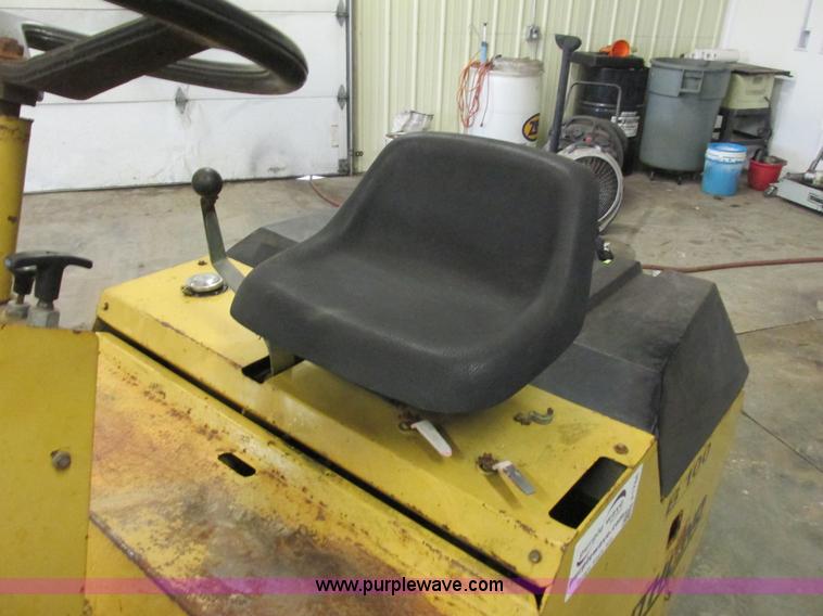 image for item J1784 Beuthling B100 smooth drum roller