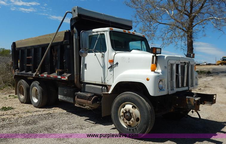 image for item J3969 2002 International F2574 dump truck