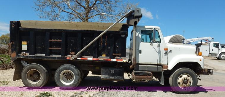 image for item J3969 2002 International F2574 dump truck