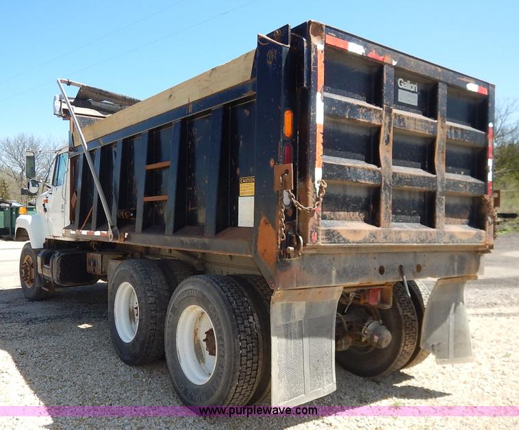 image for item J3969 2002 International F2574 dump truck