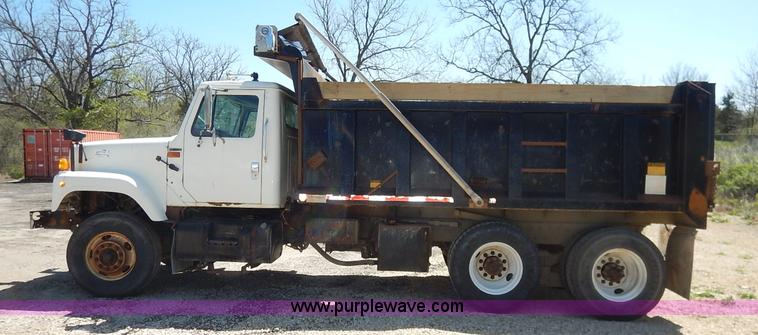 image for item J3969 2002 International F2574 dump truck