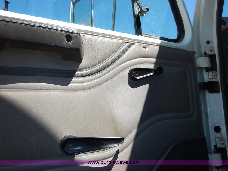 image for item J3969 2002 International F2574 dump truck