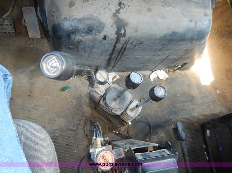 image for item J3969 2002 International F2574 dump truck