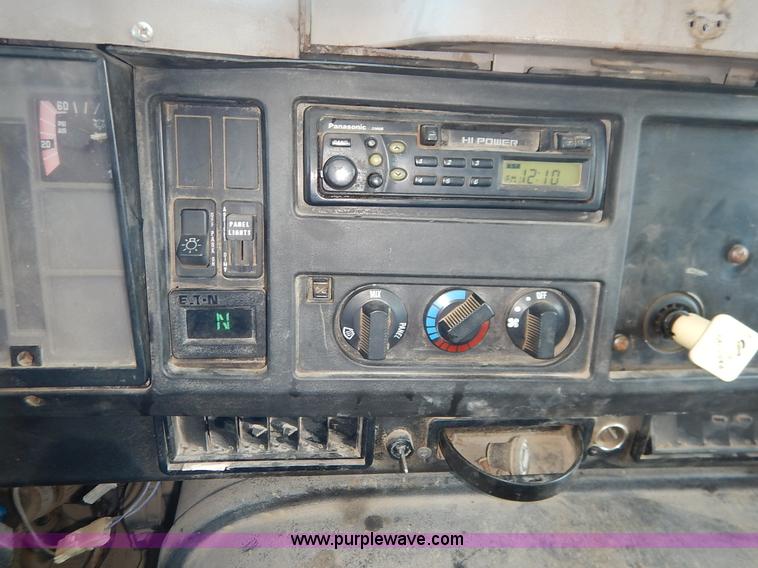 image for item J3969 2002 International F2574 dump truck