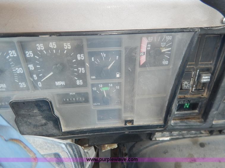 image for item J3969 2002 International F2574 dump truck