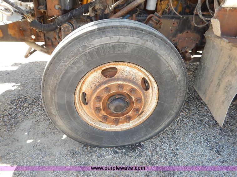 image for item J3969 2002 International F2574 dump truck