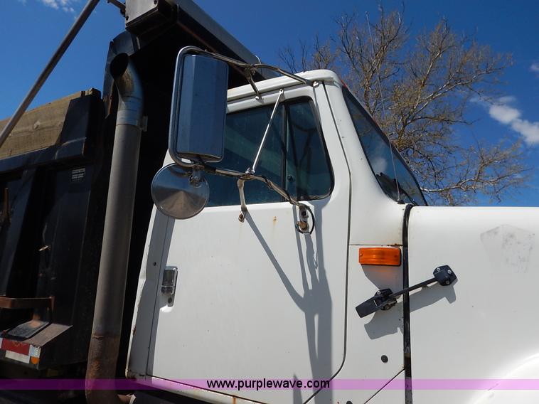 image for item J3969 2002 International F2574 dump truck