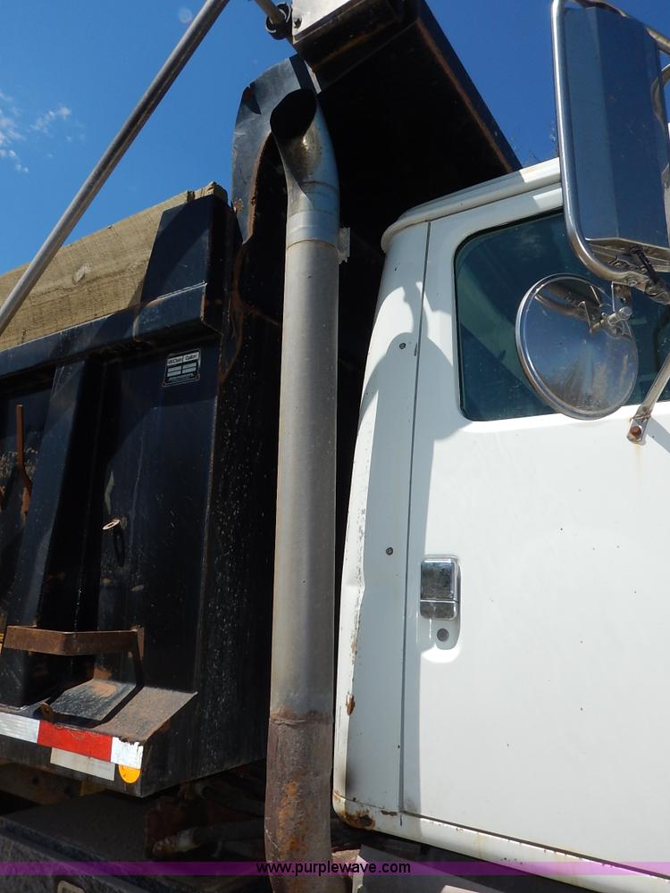 image for item J3969 2002 International F2574 dump truck