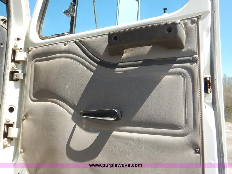 image for item J3969 2002 International F2574 dump truck