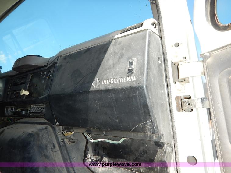 image for item J3969 2002 International F2574 dump truck