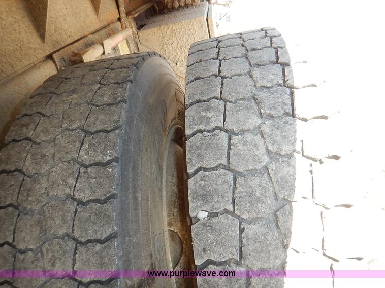 image for item J3969 2002 International F2574 dump truck