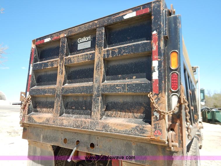 image for item J3969 2002 International F2574 dump truck