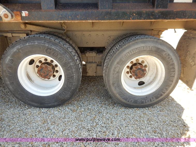 image for item J3969 2002 International F2574 dump truck