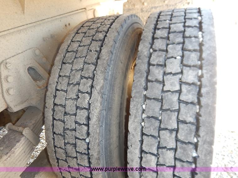 image for item J3969 2002 International F2574 dump truck