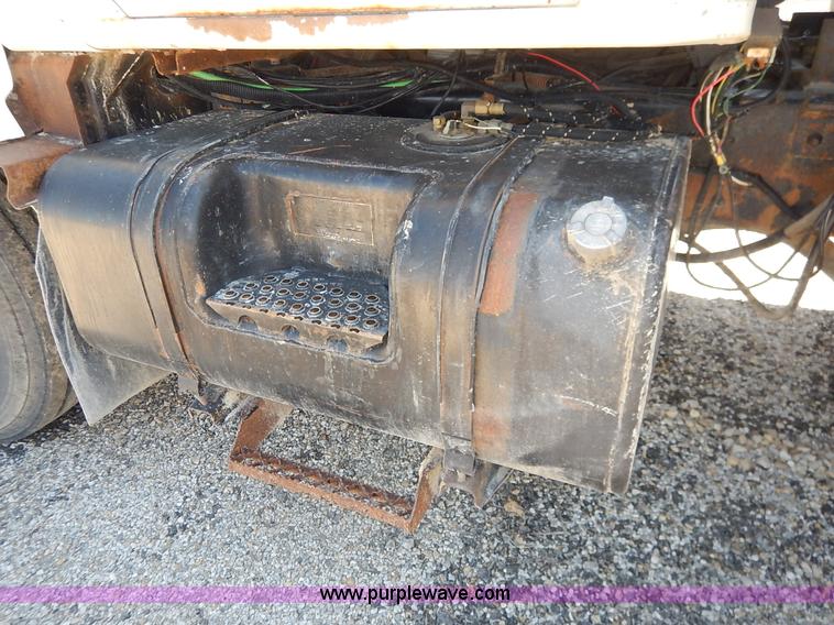 image for item J3969 2002 International F2574 dump truck