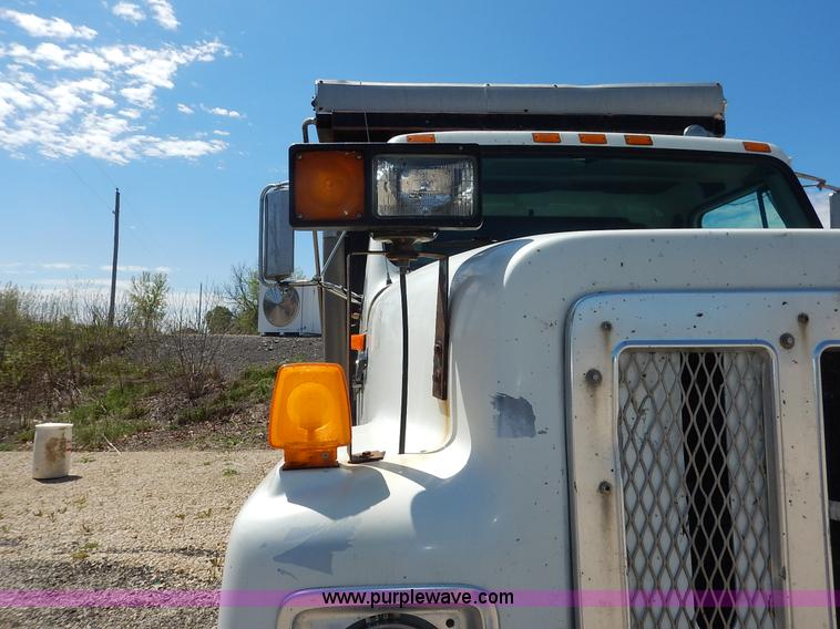 image for item J3969 2002 International F2574 dump truck