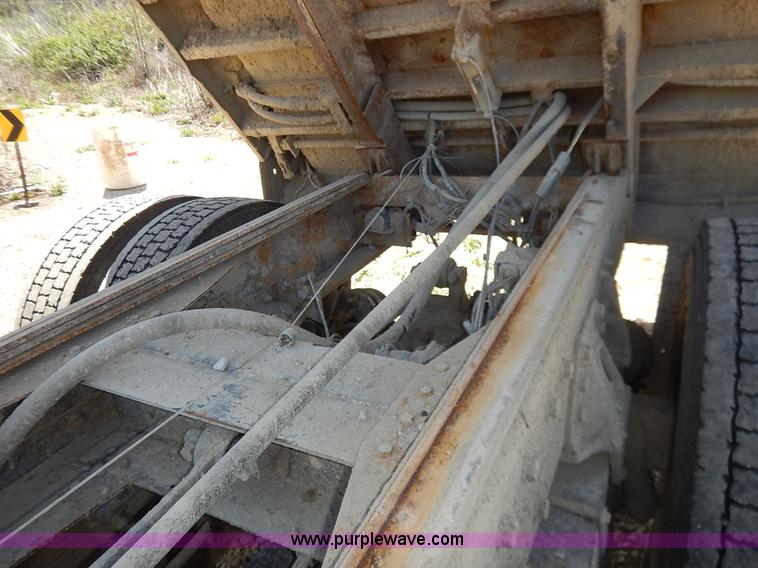 image for item J3969 2002 International F2574 dump truck