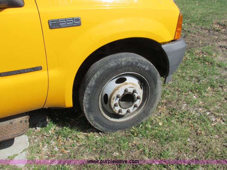 image for item K2089 2002 Ford F550 Super Duty bucket truck