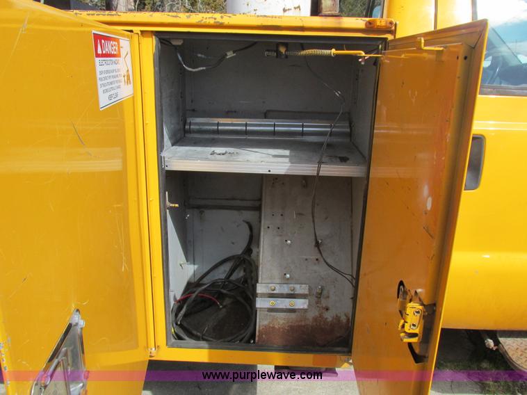 image for item K2089 2002 Ford F550 Super Duty bucket truck