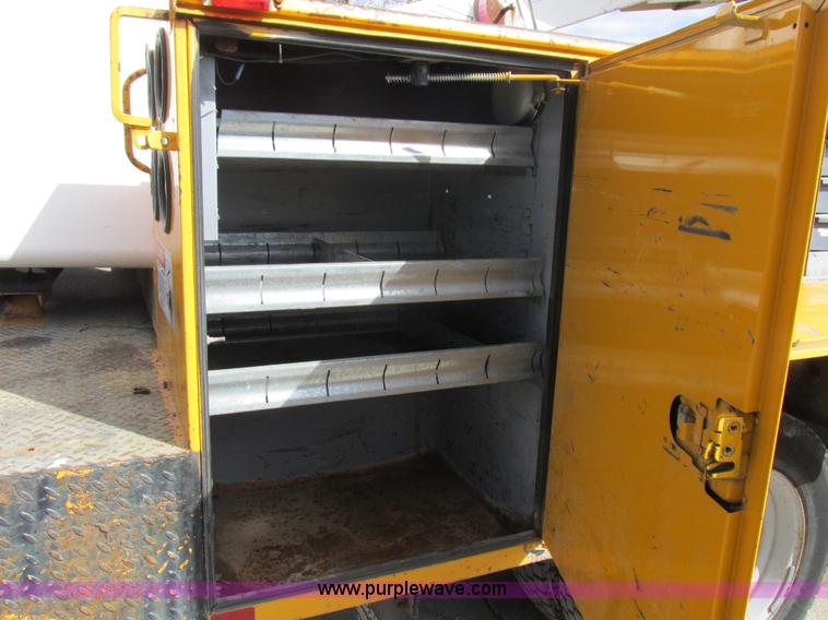 image for item K2089 2002 Ford F550 Super Duty bucket truck