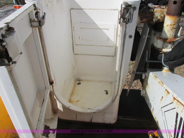 image for item K2089 2002 Ford F550 Super Duty bucket truck