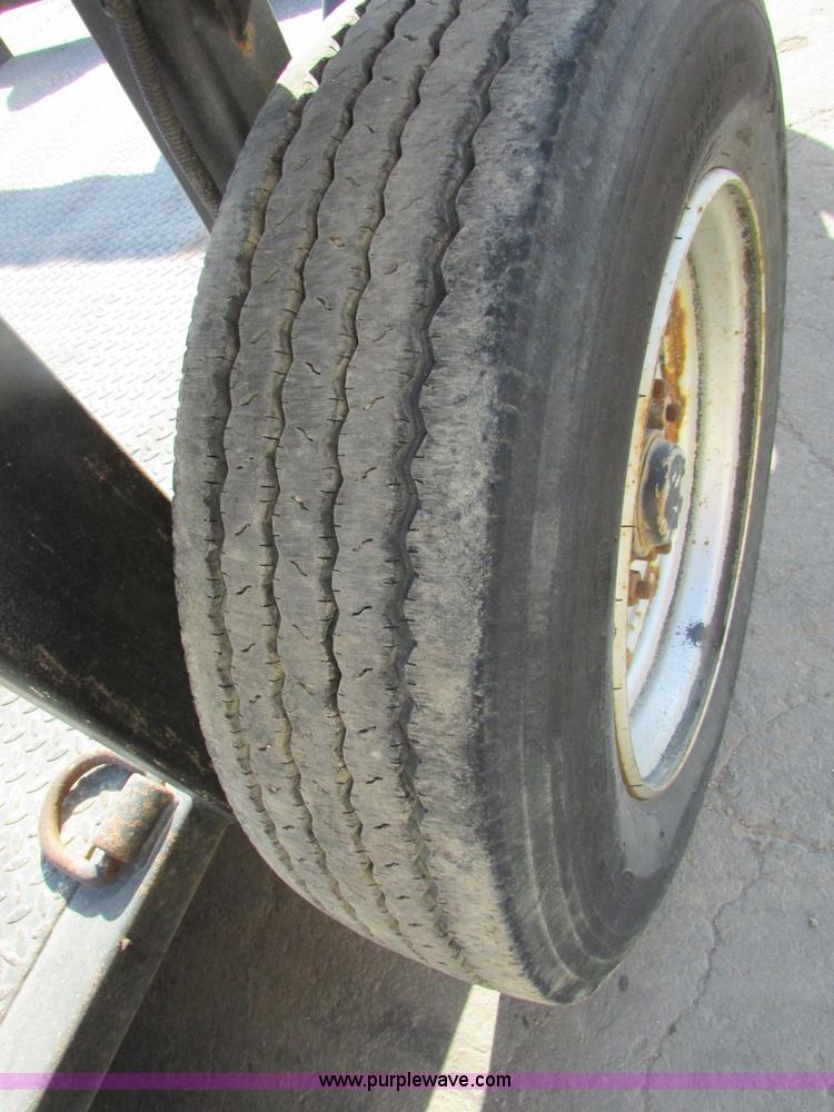 image for item K2565 2005 Escalate ET1200 Workforce tilt deck trailer