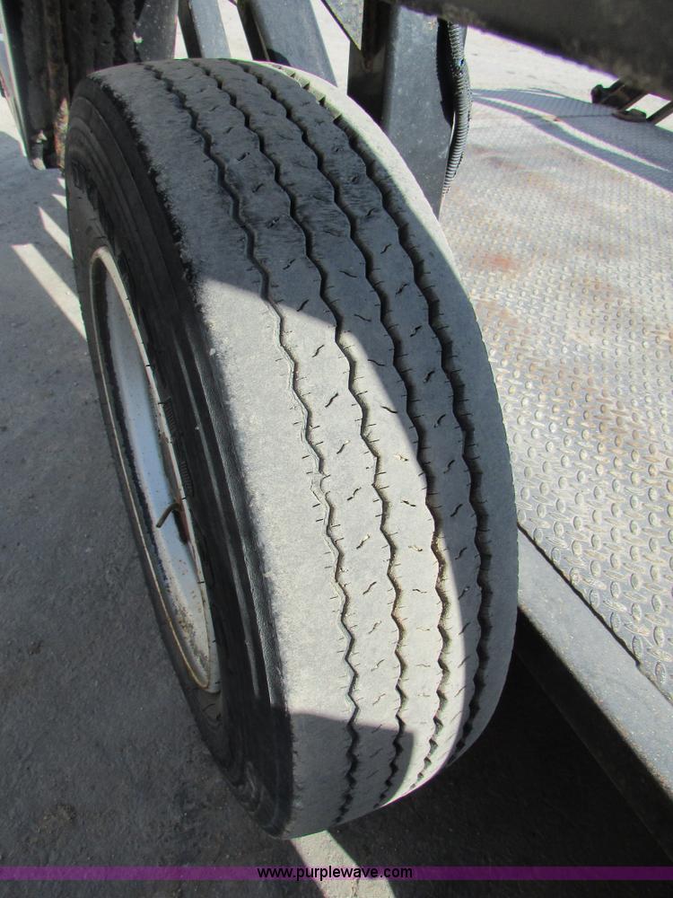 image for item K2565 2005 Escalate ET1200 Workforce tilt deck trailer